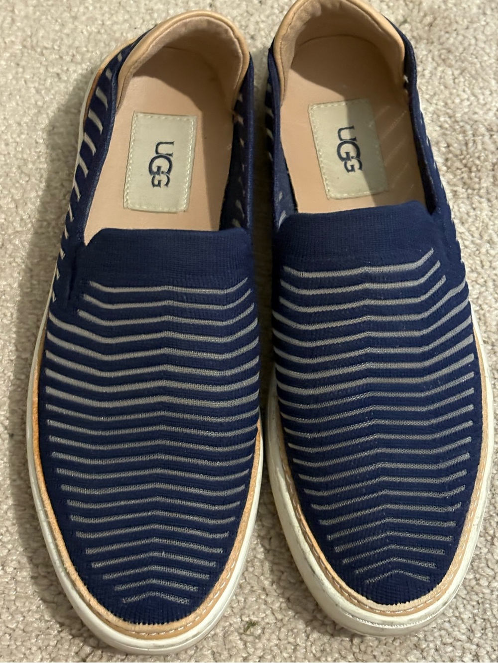 UGG Sammy Breeze navy
Silver Rib Knit Sheer Slide On
Sneaker Size 7